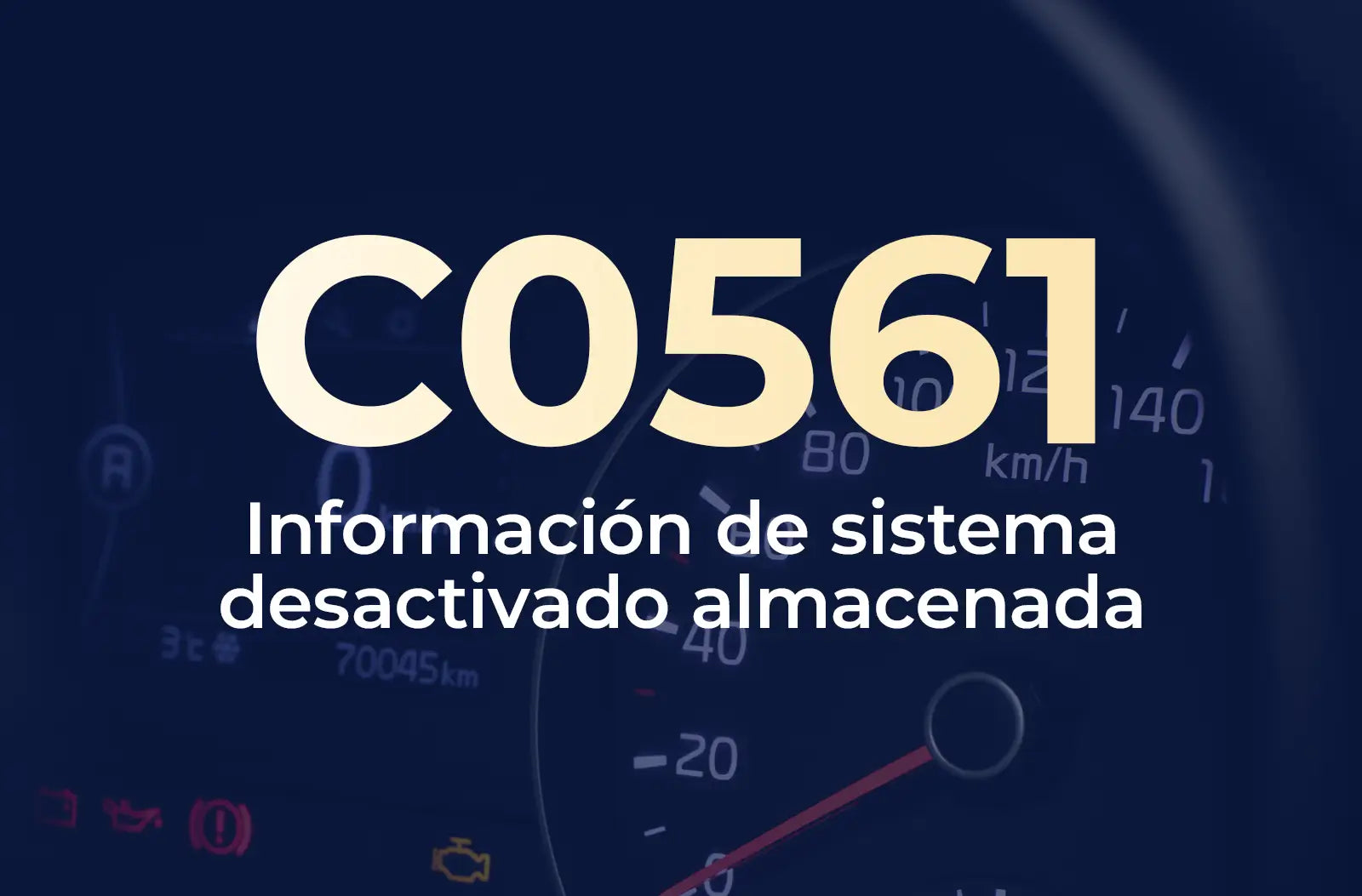 Muestra el código C0561 en amarillo y el texto "Información de sistema desactivado almacenada" en blanco, sobre el fondo azul desenfocado del tablero del vehículo.