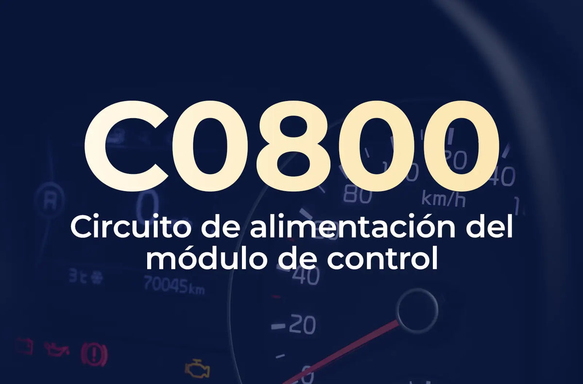Muestra el código C0800 en amarillo y el texto "Circuito de alimentación del módulo de control" en blanco, sobre el fondo azul desenfocado del tablero del vehículo.