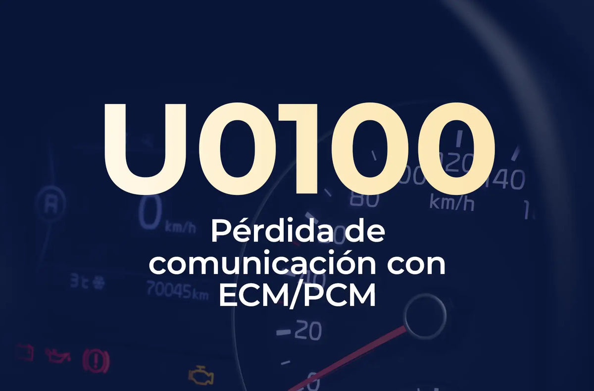 Muestra el código U0100 en amarillo y el texto "Pérdida de comunicación con ECM/PCM" en blanco, sobre el fondo azul desenfocado del tablero del vehículo.