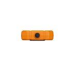 La imagen muestra la vista superior de un dispositivo portátil con carcasa protectora de color naranja sobre un fondo blanco aislado, donde se aprecia un puerto o conector circular negro ubicado en el centro.