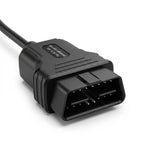La imagen muestra un primer plano en plano detalle de un conector OBD2 de 16 pines de color negro con su cable, presentado sobre un fondo blanco aislado, en cuya carcasa de plástico se lee el texto grabado "For DC 9-16V passenger cars only".